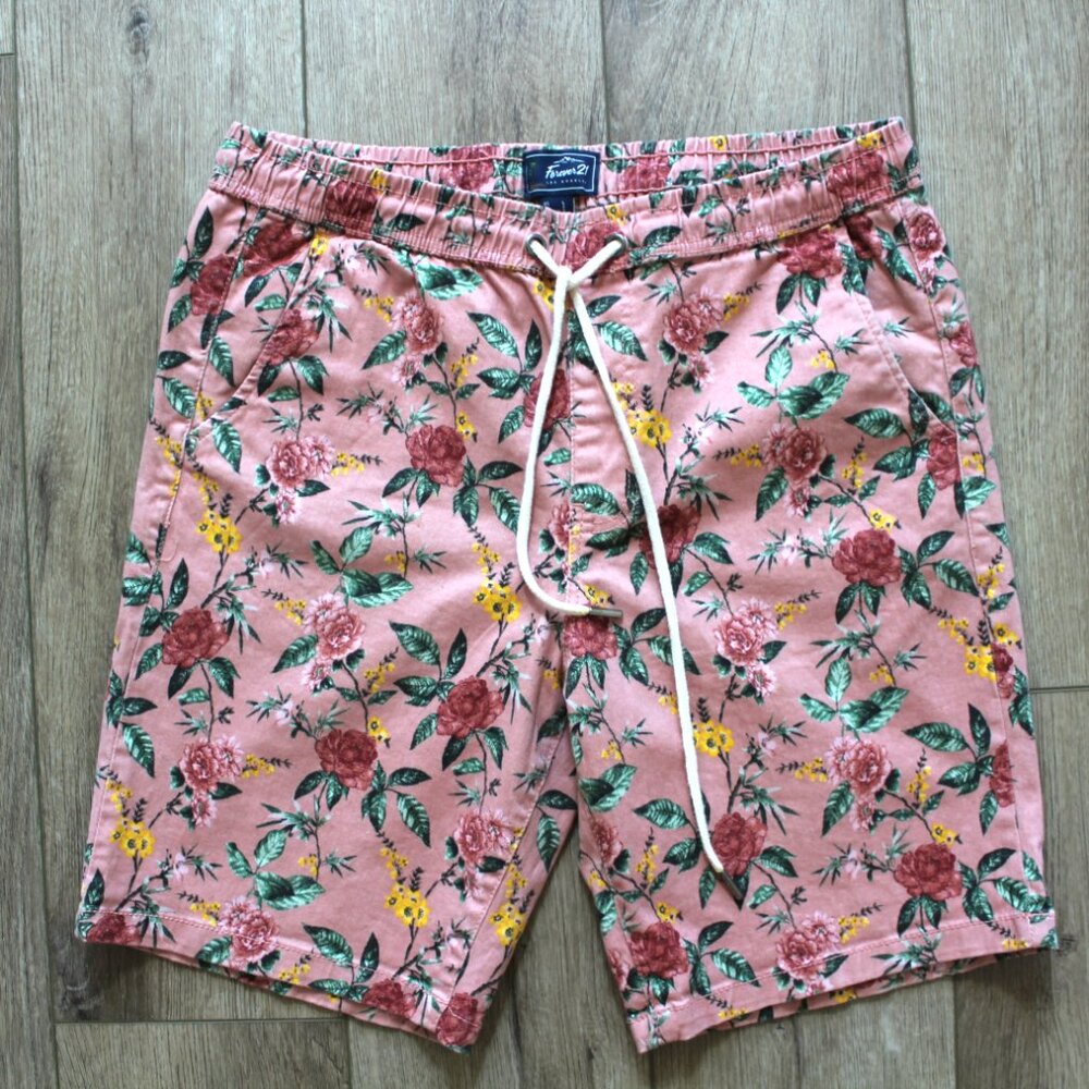 Men’s Forever 21 Floral Shorts Size  Large